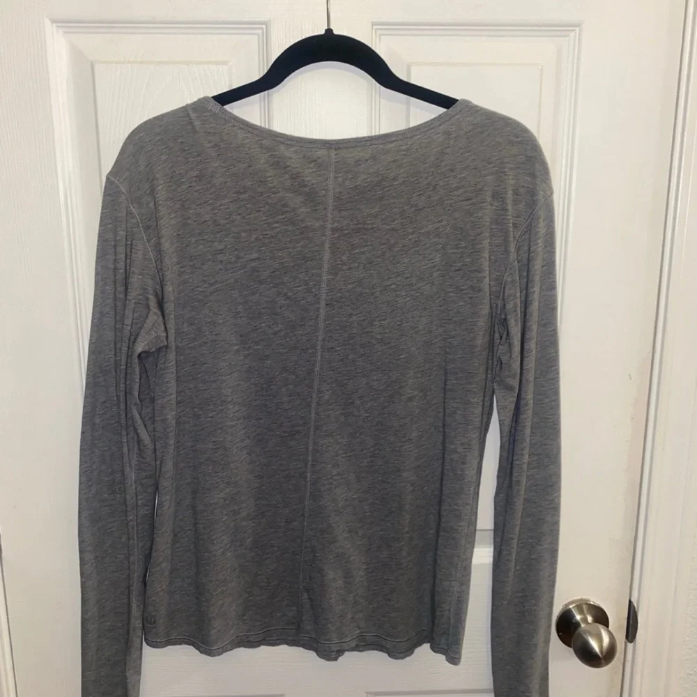 Lululemon grey women’s long sleeves top